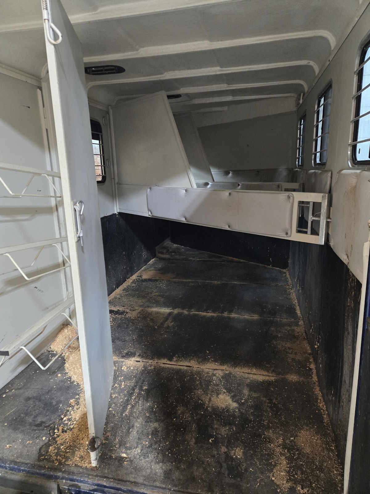 USED_83468_HAWK_STALL.jpg
